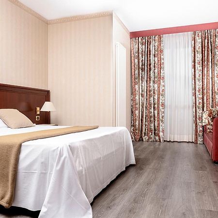 Hotel Poli Castelnovo di Sotto ภายนอก รูปภาพ