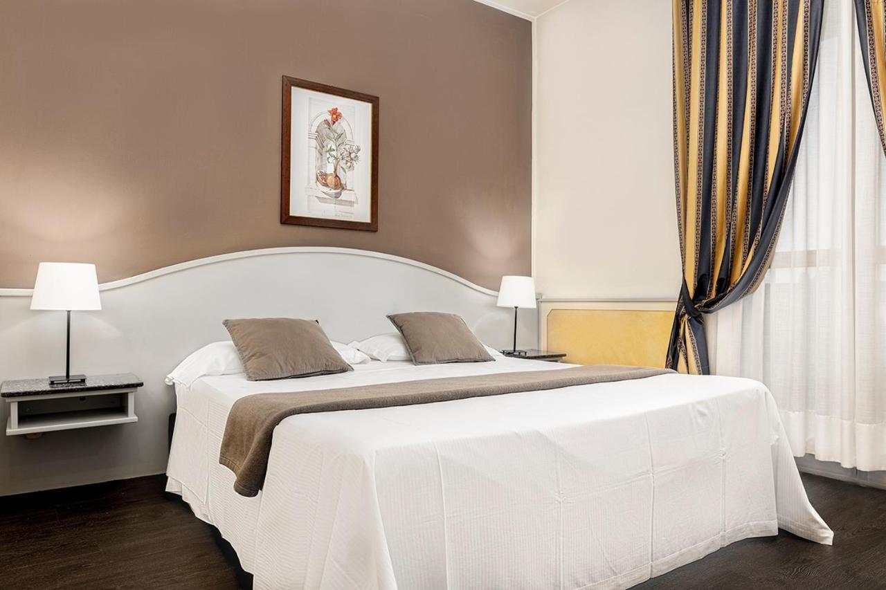 Hotel Poli Castelnovo di Sotto ภายนอก รูปภาพ