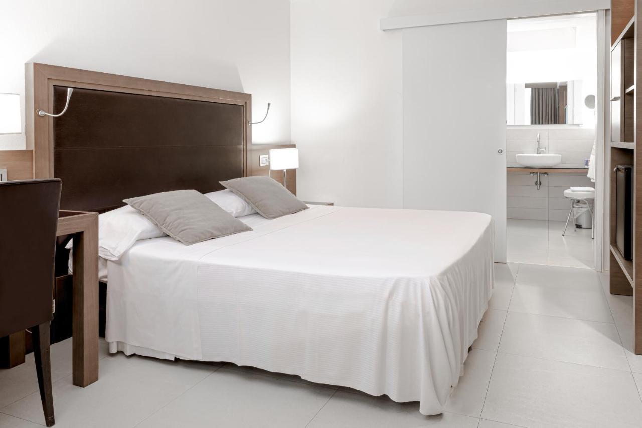 Hotel Poli Castelnovo di Sotto ภายนอก รูปภาพ